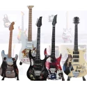 TOP AANBIEDING: Set van 5 miniatuur gitaren (diverse genres/wisselende samenstelling) met standaard