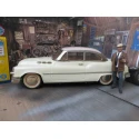Vintage Car klassieke auto Buick Standaard Sedan met frictiemotor (in originele doos) "China 1962" met bijbehorende figuur