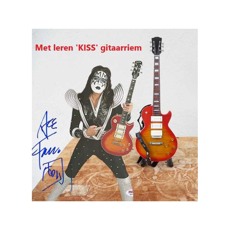 Gitaar Ace Frehley - KISS - Gibson Les Paul met 'KISS' leren gitaarriem
