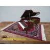 Perzisch vloerkleedje voor onder o.a. een miniatuur drumstel, vleugel etc