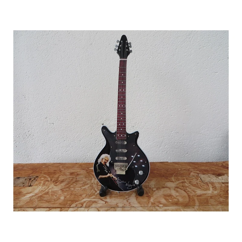 Gitarre von Brian May – QUEEN – signiert