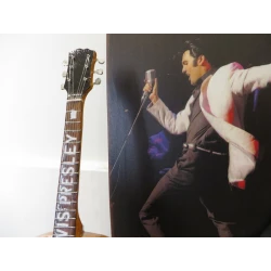 SET : Figurine Rock Action Elvis Presley, plaque murale en métal et Guitare GIBSON SJ-200 Elvis