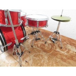 XKLUSIVES Schlagzeug Tama RED Glitter ACDC Sehr detailliertes Modell -LUXUS-Modell -