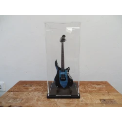 Plexiglas stolp /vitrine voor o.a. miniatuur gitaar