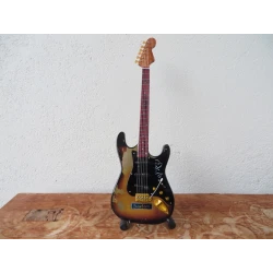 guitare Fender Stratocaster...