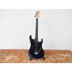 miniatuur gitaar Stratocaster AXL (donker paars)