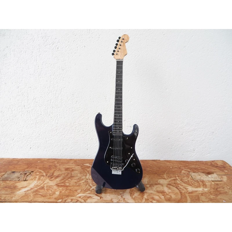 guitare miniature Stratocaster AXL (violet foncé)